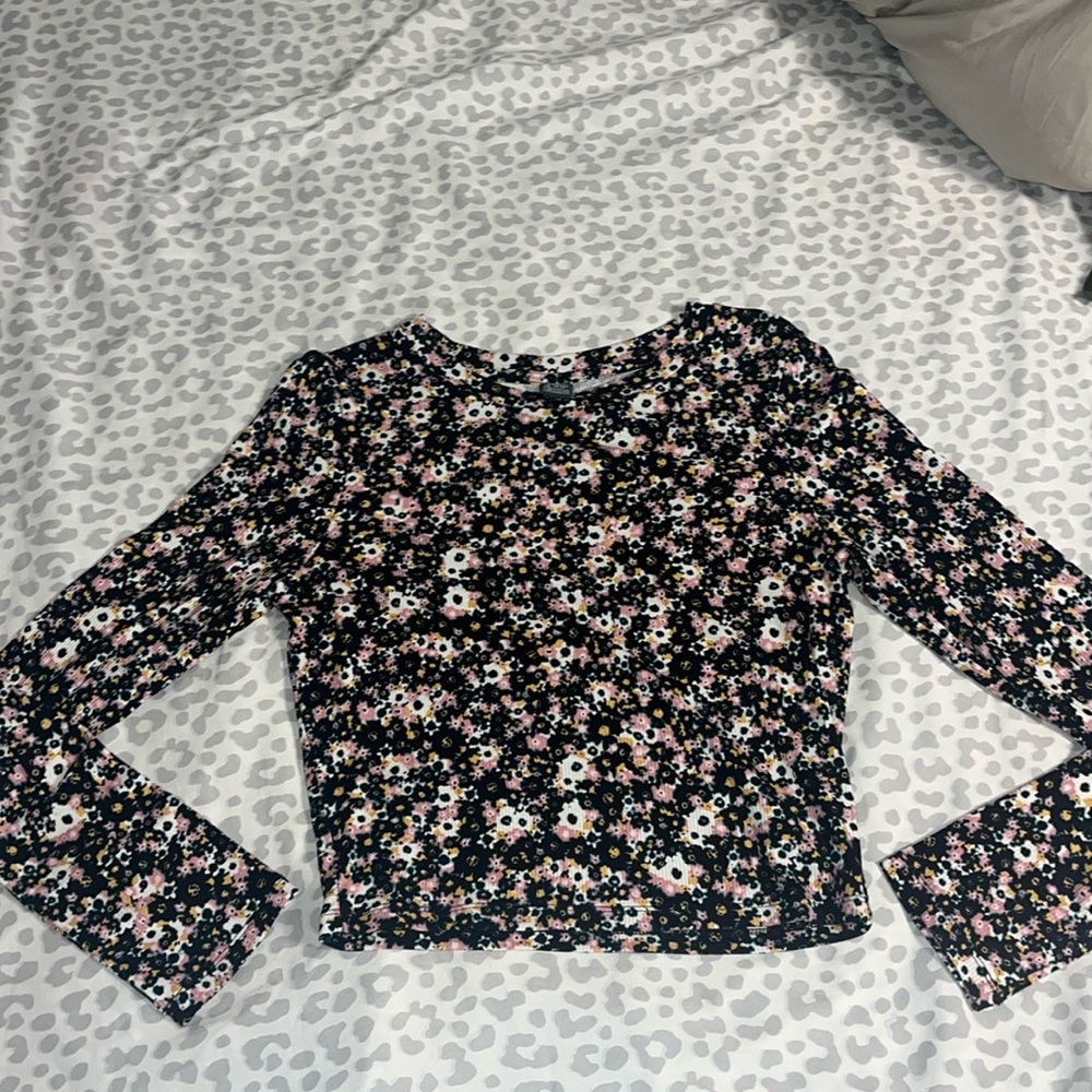 floral long sleeve top!